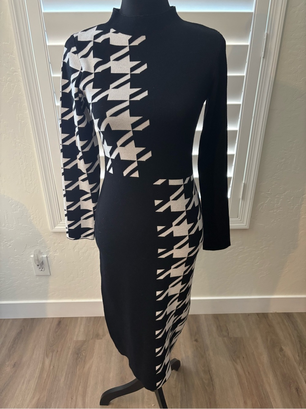 Nina Leonard Black & White Houndstooth Knit Midi Dress